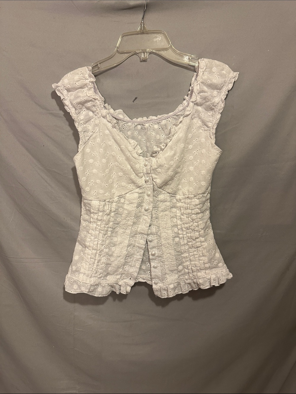 Source Unknown White Eyelet Ruffle Button Front Sleeveless Top